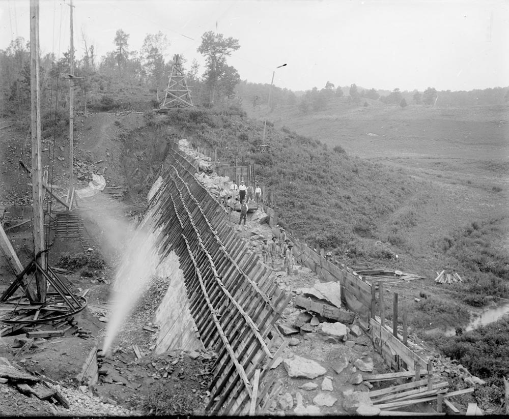 Construction of Lower Ragged Mountain Dam taken by Holsigner around the turn of the century
